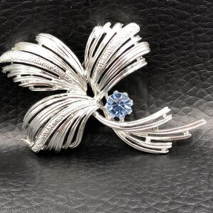 Vintage Emmons Brooch MAGNIFIQUE Abstract Leaf Blue Rhinestone Silver Tone 1960s
